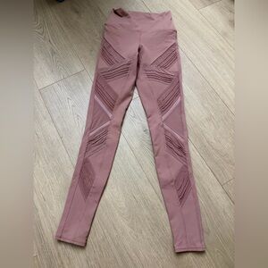 Alo Yoga Women's High-Waist Moto leggings
In Dusty Rose size xs